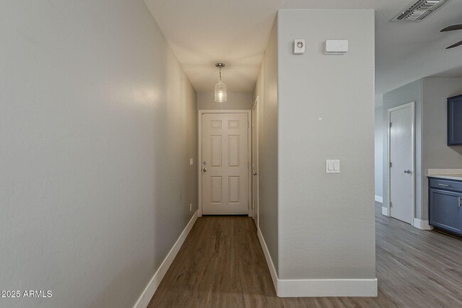 Building Photo - 13930 W Country Gables Dr