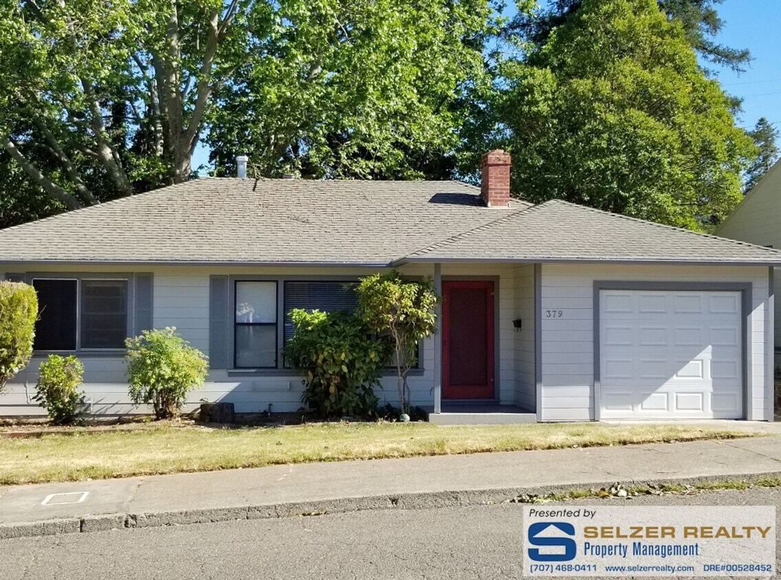 Primary Photo - Charming 2 bd. home w/ big yard on the cus...
