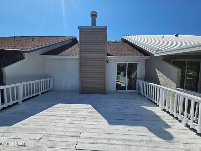 Foto del edificio - 1325 Capri Dr