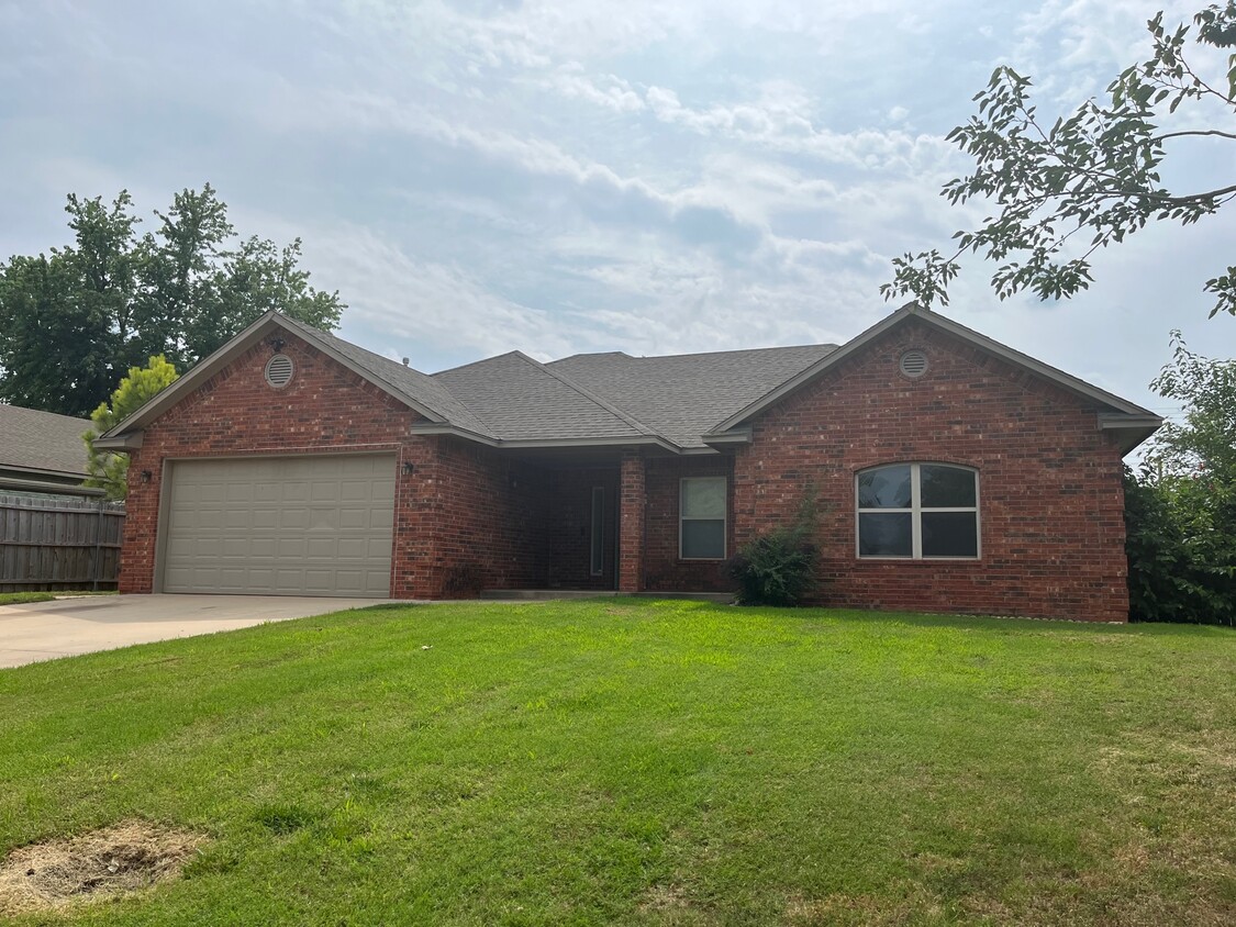 813 N Harrison Ave, Blanchard, OK 73010 House for Rent in Blanchard