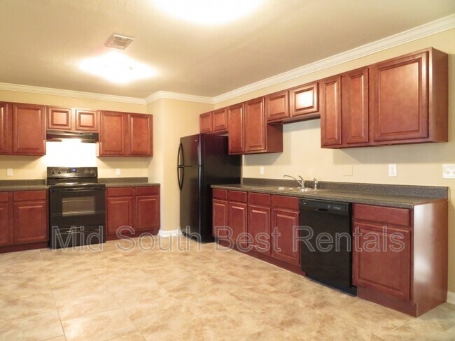 Building Photo - 507 E Military Dr