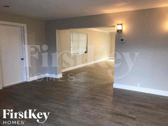 Foto del edificio - 4882 Pine Cone Ln