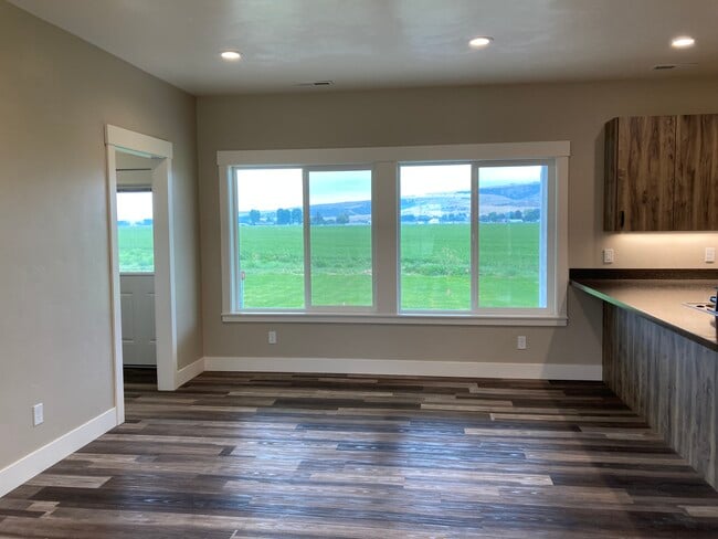 dining into breeze - 1219 N 1150 E