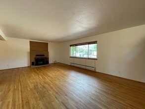Building Photo - 512 Camino Solano