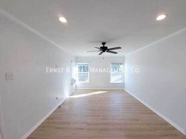 Foto del edificio - Renovated 1 Bedroom Apartment in Lakewood ...