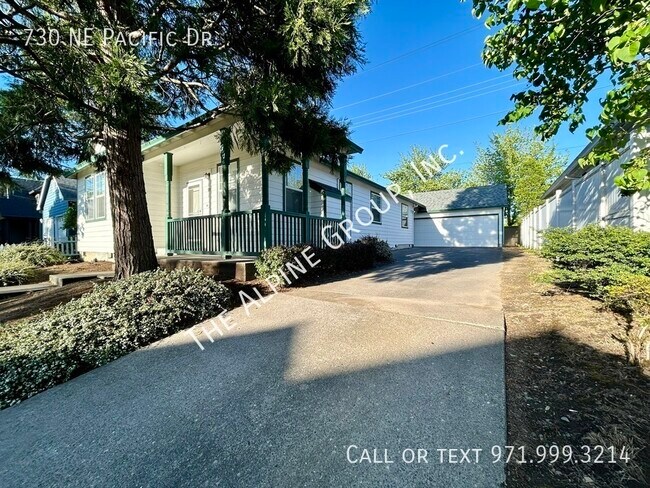 Building Photo - Bright 3 Bedroom in Fairview!