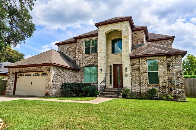 Building Photo - 4310 Fernwood Dr