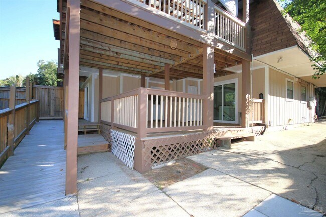 Foto del edificio - 6103 E Shore Dr
