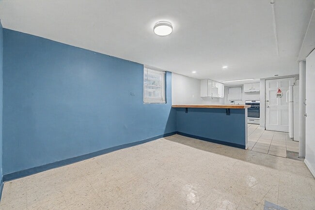 Building Photo - 2206 N Kostner Ave