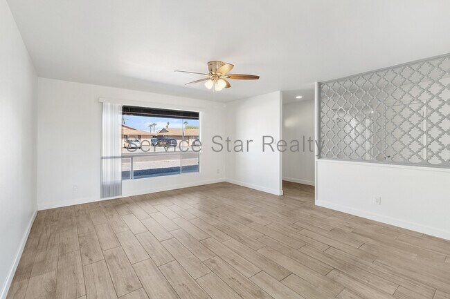 Foto del edificio - 4323 W Royal Palm Rd