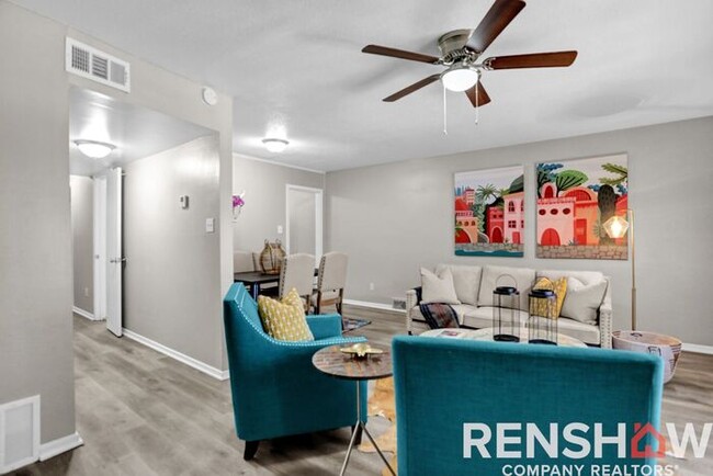 Building Photo - Rhodes Townhomes - RENT FREE FEBRUARY with...