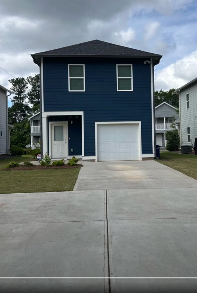 Building Photo - 295 Northside Dr