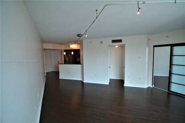 Foto del edificio - 9055 SW 73rd Ct