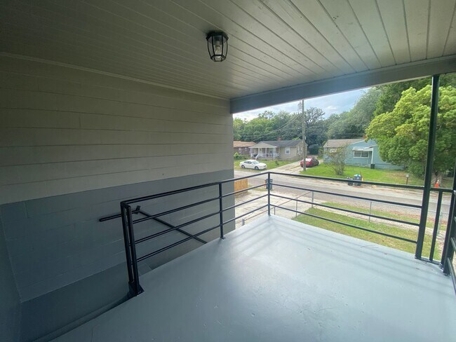 Building Photo - 2Bed 1Bath in Brentwood Availble NOW!