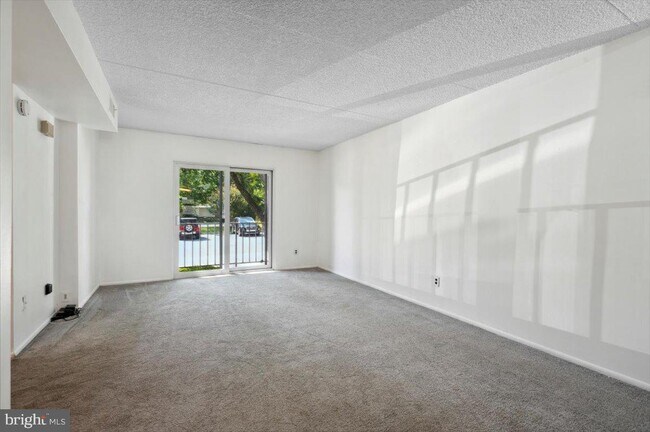 Building Photo - 712 Putnam Blvd