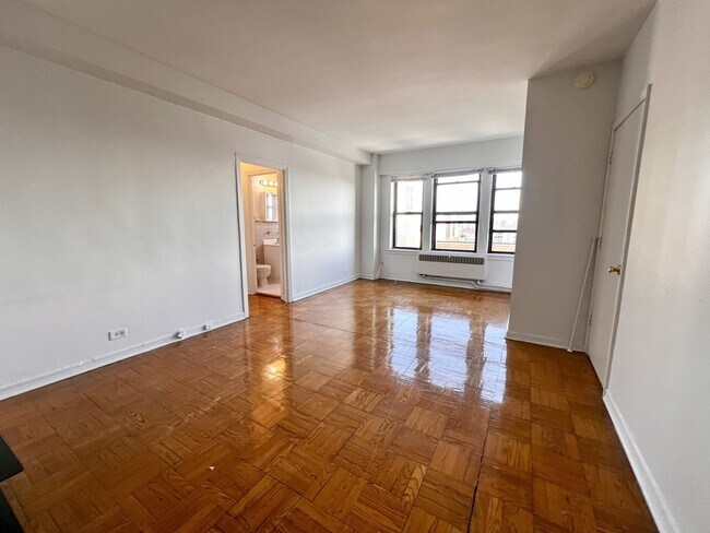 Foto del edificio - 6230 N Kenmore Ave