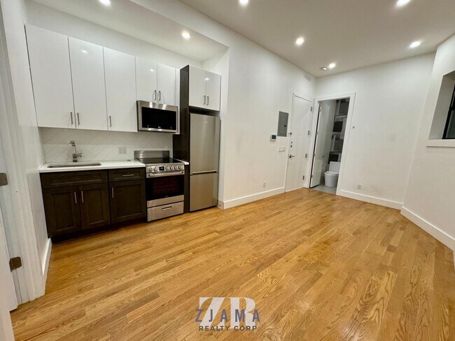 Foto del edificio - 435 DeKalb Ave
