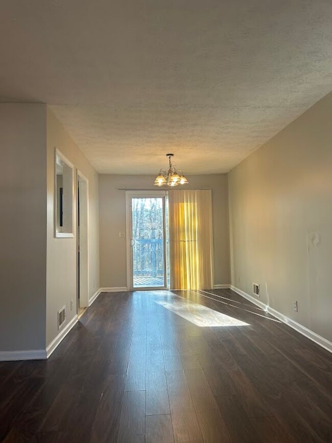 Foto del edificio - 3 bed and 3 bath in Decatur!