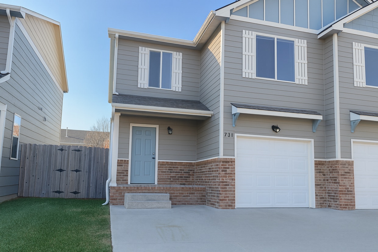 Primary Photo - 729/31 Deer Haven