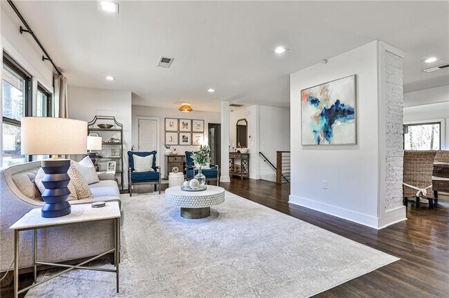 Foto del edificio - 865 Moores Mill Rd NW