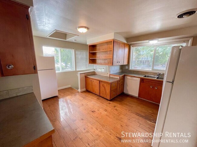 Foto del edificio - 1389 Ferry St