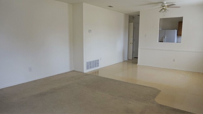 Foto del edificio - 4600 Greyhound Dr