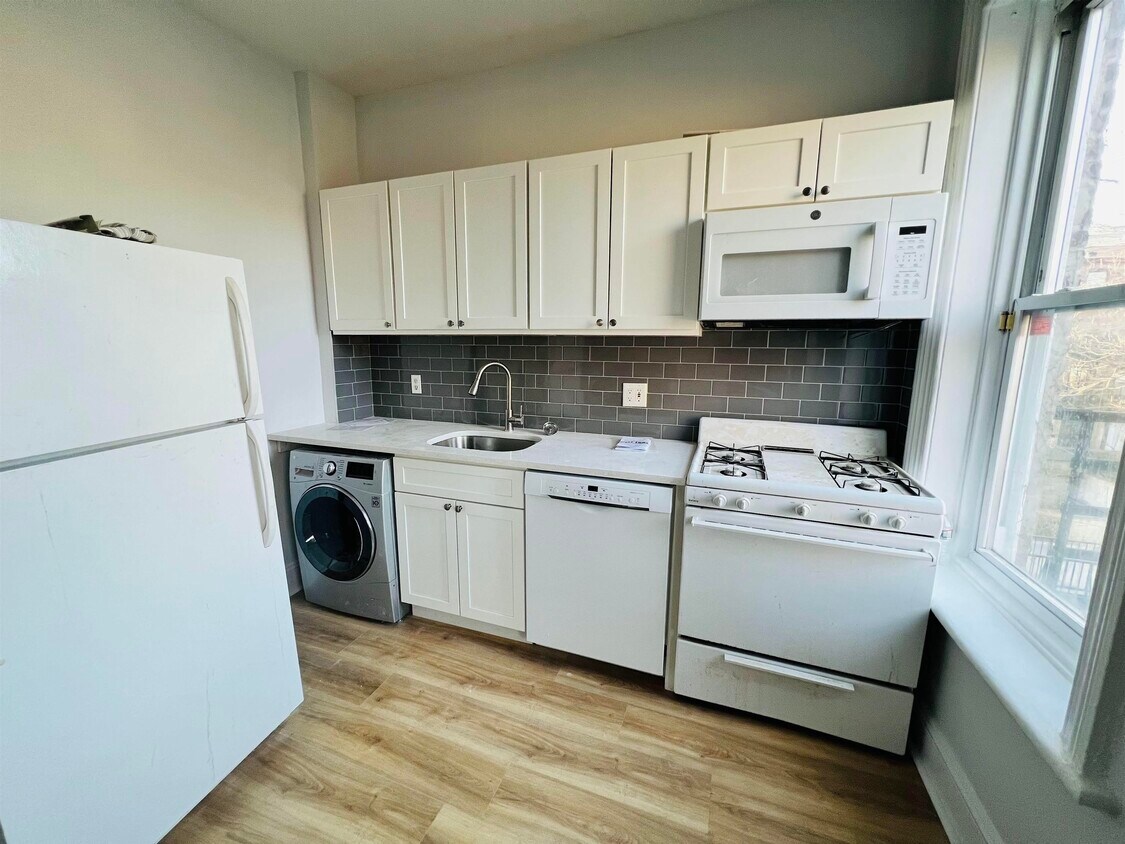 124 Wayne St, Jersey City, NJ 07302 Condo for Rent in Jersey City, NJ