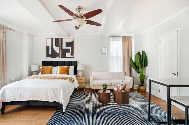 Building Photo - 240 W 73rd St