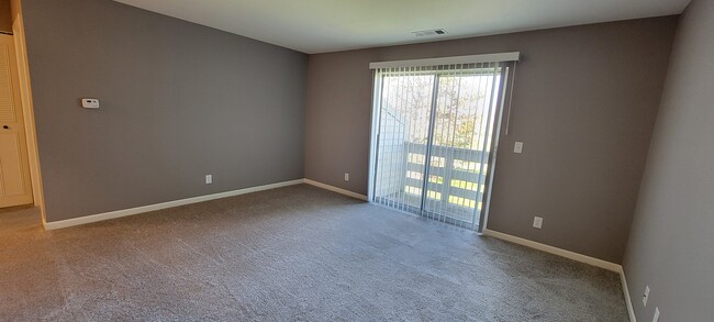 Teakwood - Living Room - Wallen Hills Apartments