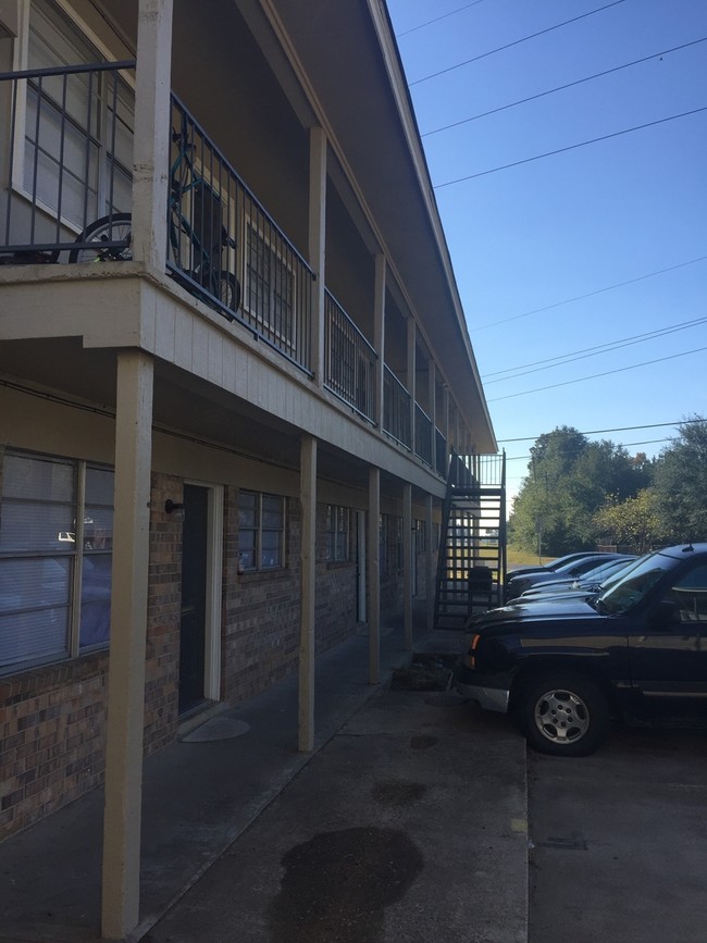 Building Photo - Rolling Hills Apartments