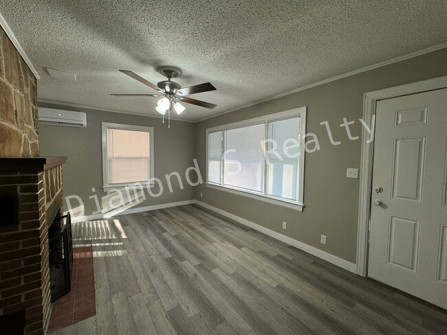 Foto del edificio - MOVE IN SPECIAL! - Updated 2 bedroom Home ...