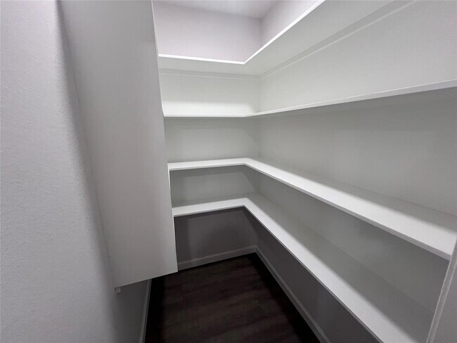 Foto del edificio - 15542 Towerwood Dr