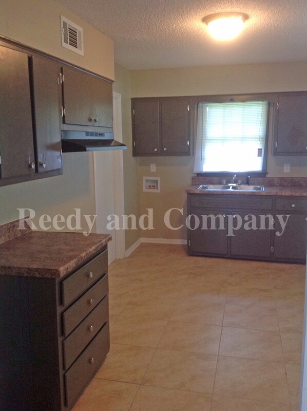 Building Photo - 868 Richland Dr