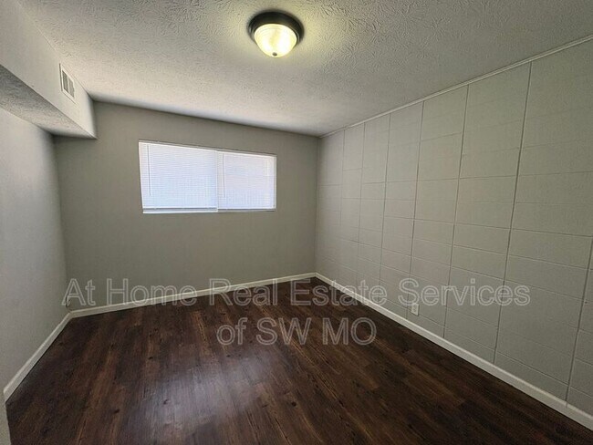 Foto del edificio - 930 S Campbell Ave