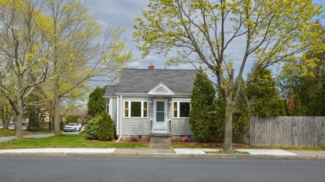Building Photo - 2518 Acushnet Ave