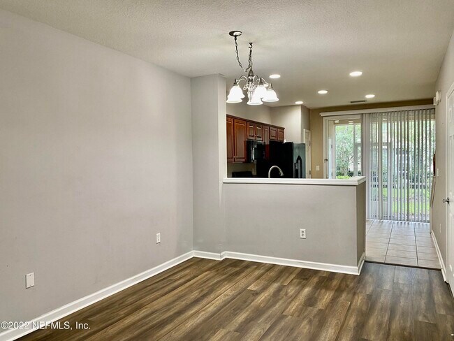 Foto del edificio - 8101 Summer Palm Ct