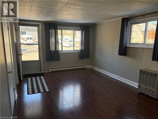 Building Photo - 786 Welland Rd