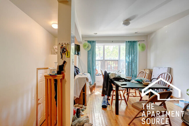 Foto del edificio - 1446 N Leavitt St
