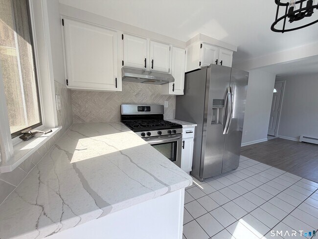 Foto del edificio - 221 Meadows End Rd