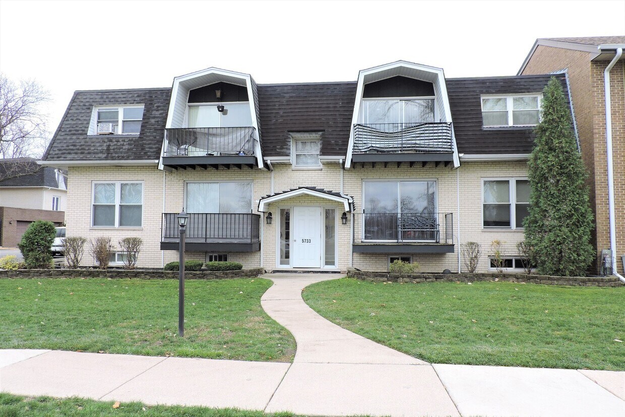 Primary Photo - 5733 W 103rd St