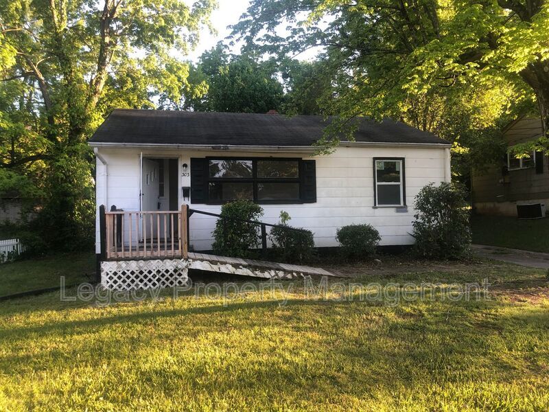 Primary Photo - 303 W Terrell St