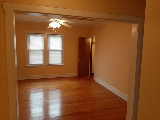 Foto del edificio - 5622 N Mango Ave