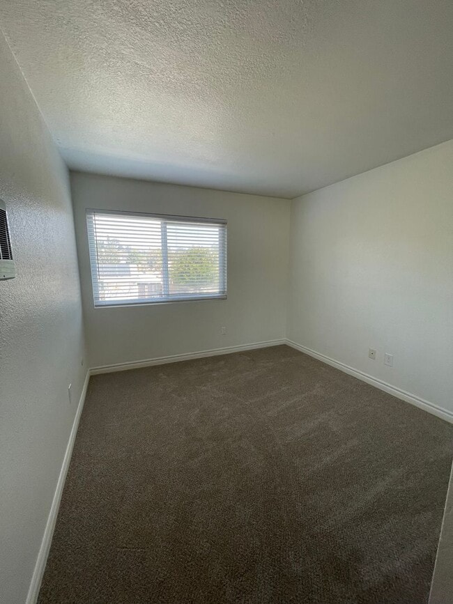 Building Photo - 3BD 2BA Condo located in Poway
