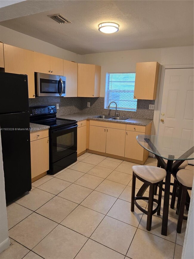 Foto del edificio - 6912 NW 5th Pl