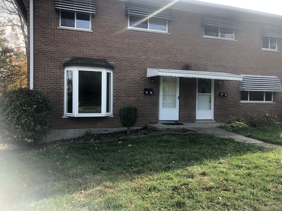 Building Photo - Marcella