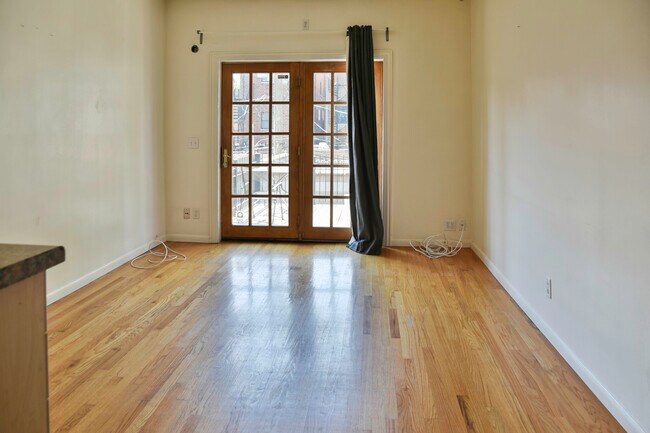 Foto del edificio - 2334 N Wayne Ave