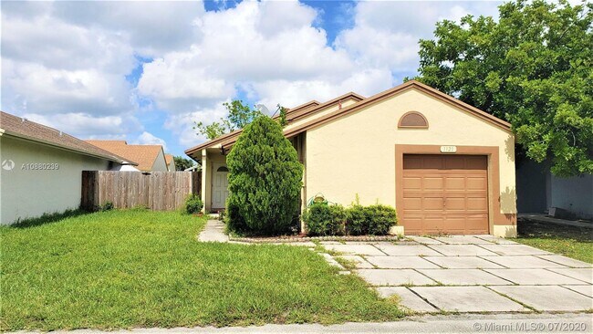 Building Photo - 1121 SW 110th Ave