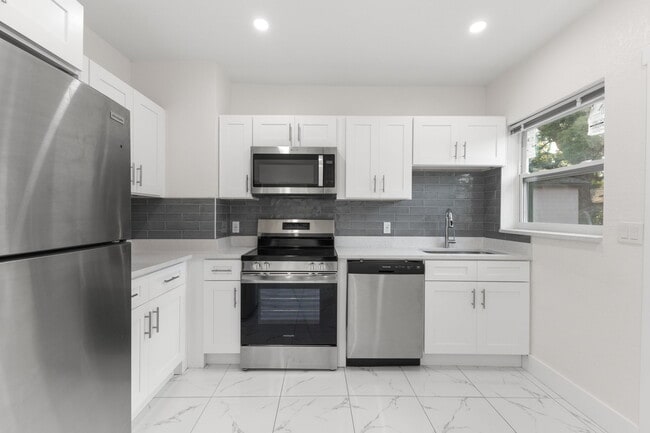 Foto del edificio - 211 37th St S