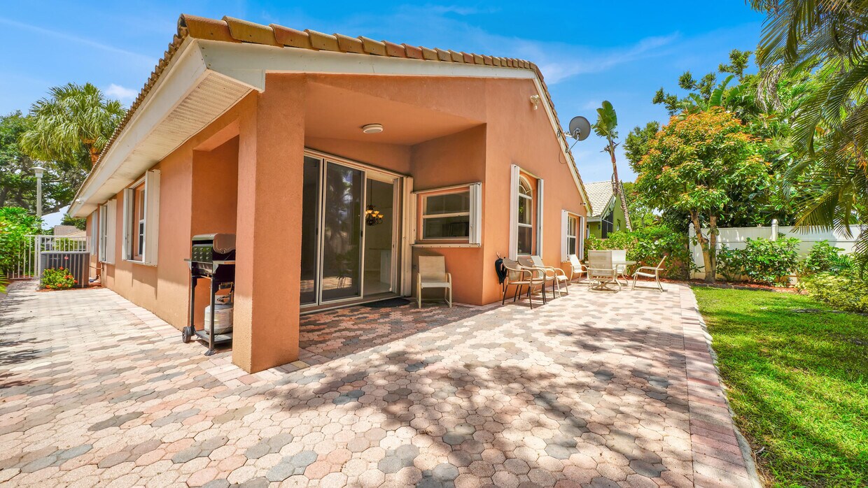 Primary Photo - 13255 Royale Sabal Ct