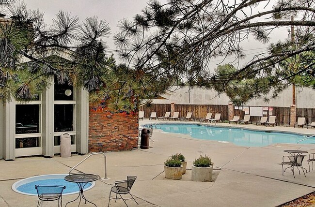 Foto del edificio - 6495 E Happy Canyon Rd